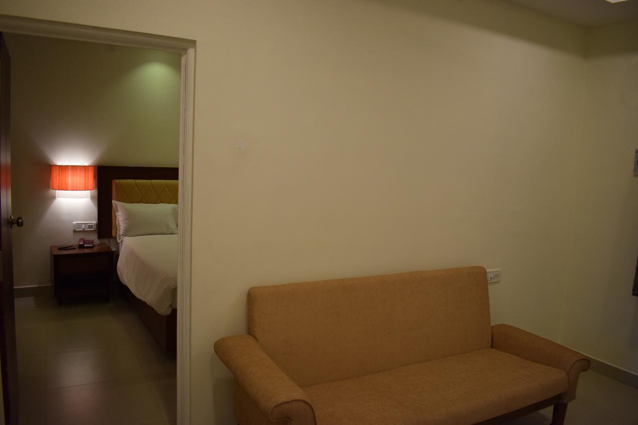 Ak Sea View Residency Hotel Puducherry Værelse billede