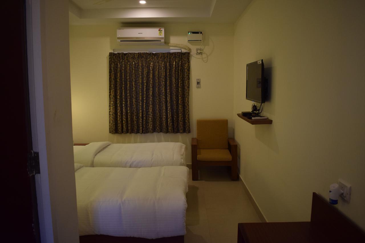 Ak Sea View Residency Hotel Puducherry Værelse billede